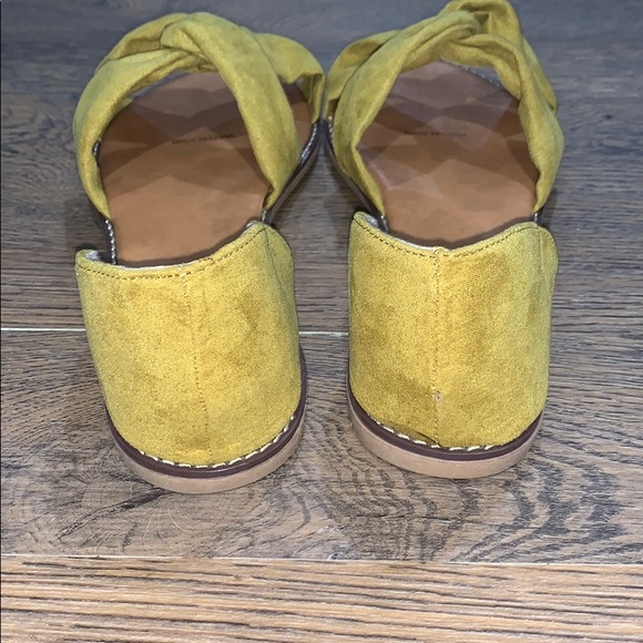 NIB Mustard Yellow Flats - Picture 3 of 4